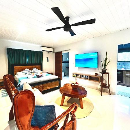 Le Port Guest House Baie Sainte Anne Εξωτερικό φωτογραφία